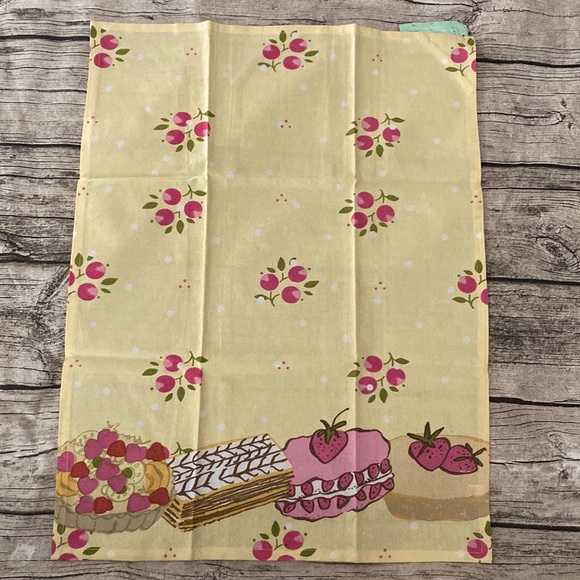 NWT Kitchen Towel Peking Handicraft Strawberry Desserts 18 x 25” - Picture 1 of 4